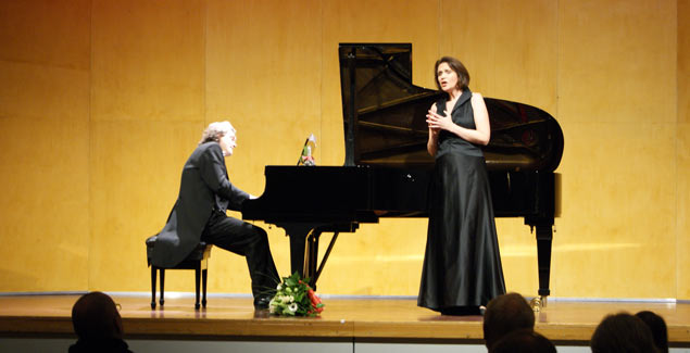 Ruth Ziesak (Sopran) und Gerold Huber (Klavier) demonstrierten Weltklasse in Mosbach Ruth Ziesak (Sopran) und Gerold Huber (Klavier) demonstrierten Weltklasse in Mosbach