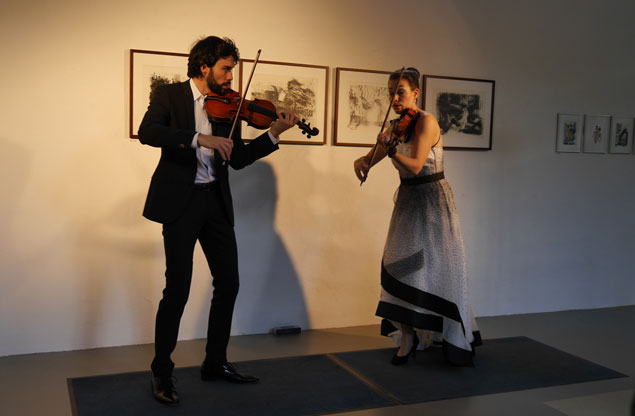 Marie und Christoph Dingler sind mit hinreißender Abenteuerlust als „Twiolins“ unterwegs twiolins